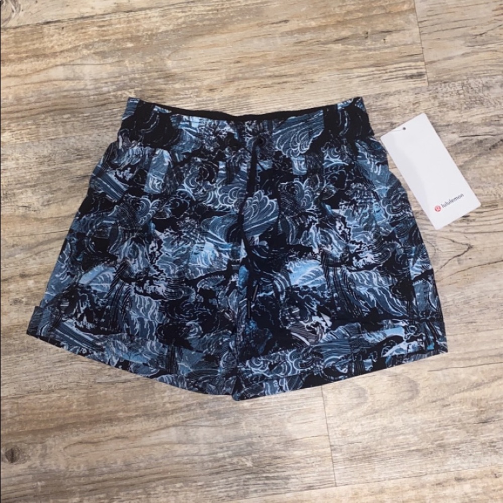 NWT Lululemon Spring break away short